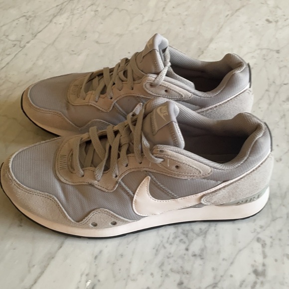 Nike Venture Runner - Men’s Size 10 - Picture 5 of 6